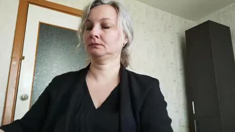 edithmanning online show from May 15, 6:22 am