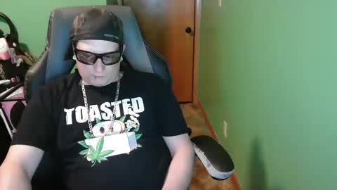 edwardaims_2please online show from April 19, 1:50 am