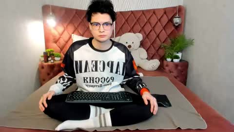 edwardbev online show from March 18, 7:58 am