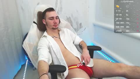 Snapshot of eesprit chatting on February 8, 4:25 pm Daniel and Alex online show from February 8, 4:25 pm