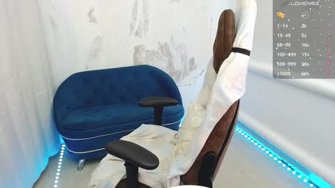 Snapshot of eesprit chatting on February 11, 6:44 pm Daniel and Alex online show from February 11, 6:44 pm