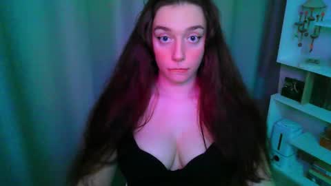 Snapshot of effie_balconii chatting on October 5, 1:41 pm effie_balconii online show from October 5, 1:41 pm