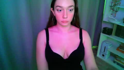 Snapshot of effie_balconii chatting on October 19, 1:27 pm effie_balconii online show from October 19, 1:27 pm