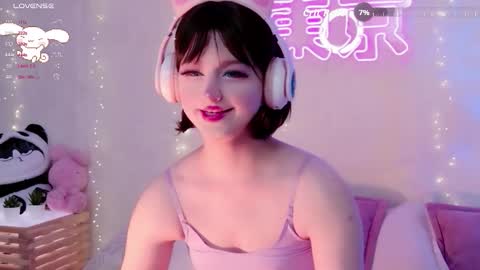 Snapshot of effyevans2 chatting on October 19, 7:02 am - new video where i CUM in BIO online show from October 19, 7:02 am