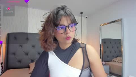 Snapshot of effystonnem chatting on February 20, 7:30 pm  E F F Y  online show from February 20, 7:30 pm