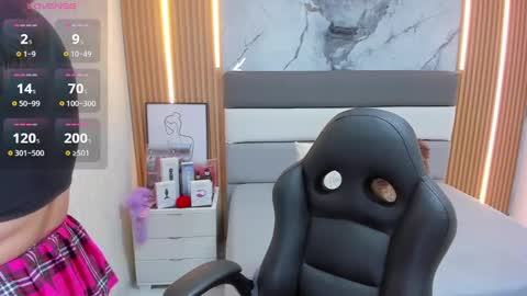  E F F Y  online show from November 7, 7:38 pm