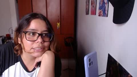 eimy_saenzz online show from March 30, 6:19 pm