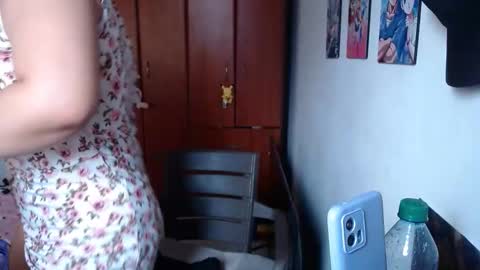 eimy_saenzz online show from March 14, 6:56 pm
