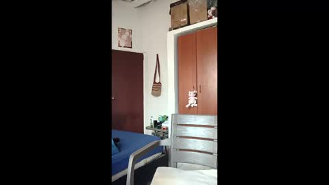 eimy_saenzz online show from March 5, 6:06 pm