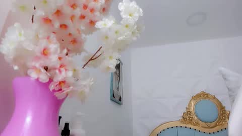 Snapshot of eimy_skinny chatting on September 23, 12:21 pm eimy online show from September 23, 12:21 pm