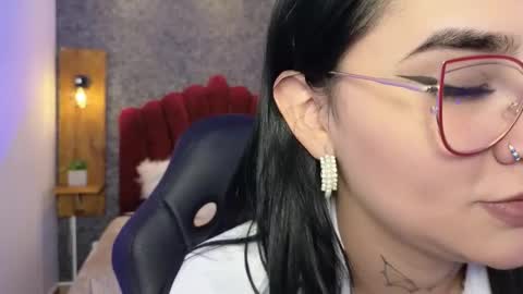 Elaia online show from November 26, 4:10 am