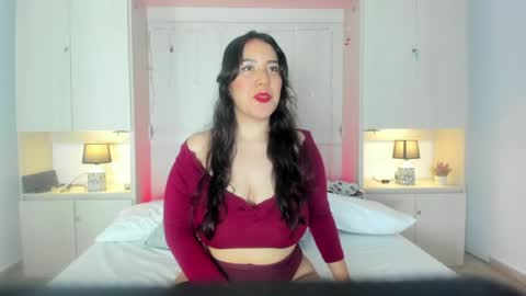 elarey_ online show from April 8, 12:30 pm