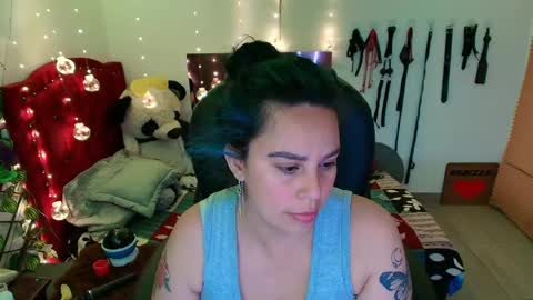 Snapshot of elektra_32 chatting on February 13, 4:43 am elektra online show from February 13, 4:43 am