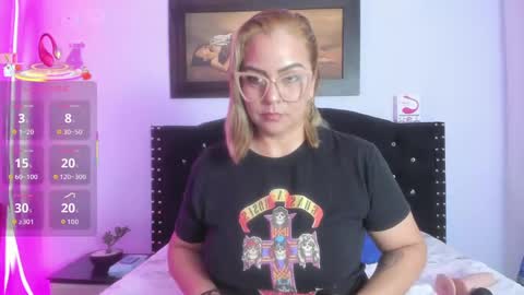 Snapshot of elena_vega chatting on October 24, 2:23 am call me Elena online show from October 24, 2:23 am
