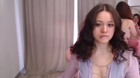 Elena online show from April 15, 7:01 am