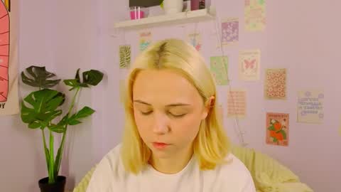 Snapshot of elenamonroee chatting on October 24, 3:29 am elenamonroee online show from October 24, 3:29 am