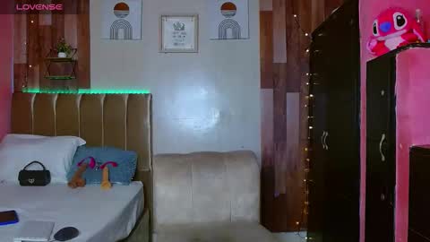 eletrabrowns online show from March 6, 2:32 am