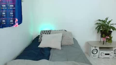 Eliza online show from November 10, 9:39 pm