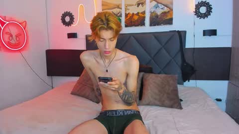 Snapshot of eliann_adam chatting on December 20, 1:22 pm eliann_adam online show from December 20, 1:22 pm