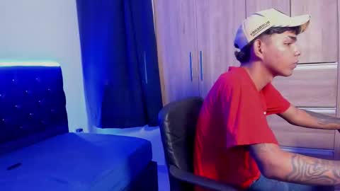 Snapshot of elias_ford chatting on October 21, 7:39 pm elias_ford online show from October 21, 7:39 pm
