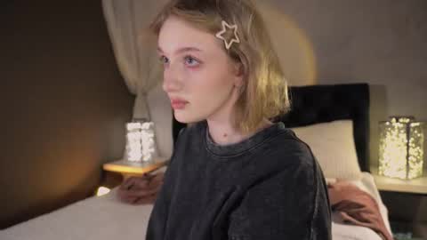 Ellie online show from February 19, 5:17 am