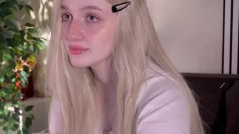 Ellie online show from April 17, 5:21 am