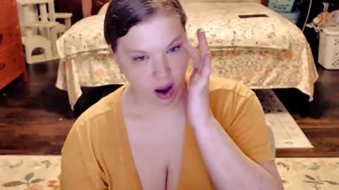 ElinaReign   online show from June 1, 9:49 pm