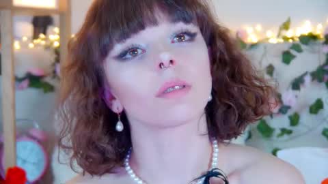 ElisabethDavis online show from March 1, 7:18 pm