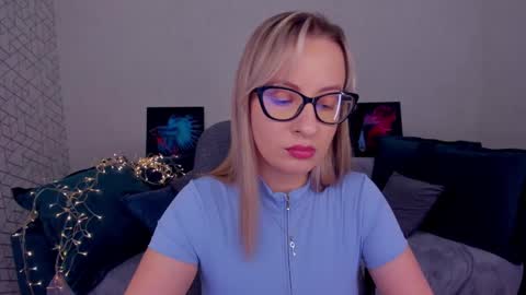 Elisabeth online show from March 11, 2:29 pm