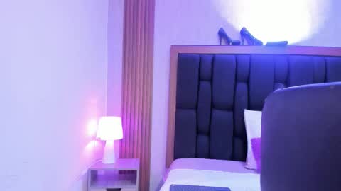 ELISE LEYTON online show from September 18, 7:18 pm