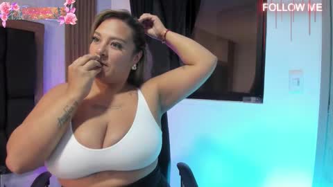 ELISE LEYTON online show from January 5, 10:35 pm