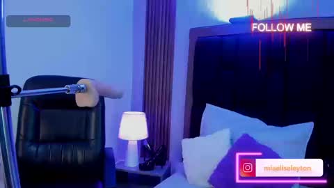 ELISE LEYTON online show from September 16, 2:09 pm