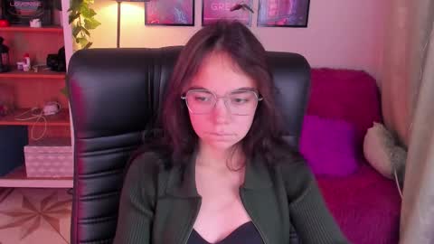 Snapshot of elise_noir chatting on October 14, 4:43 pm Elise online show from October 14, 4:43 pm