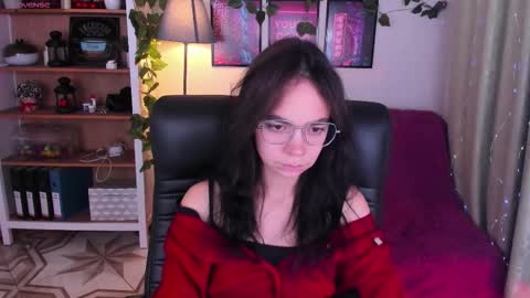 Snapshot of elise_noir chatting on October 6, 4:14 pm Elise online show from October 6, 4:14 pm