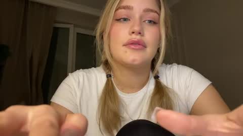 Stephanie online show from April 18, 9:15 pm