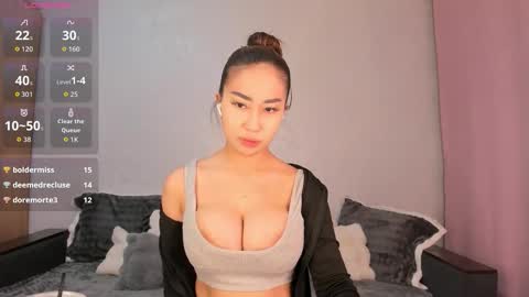 Snapshot of eliza_bad chatting on October 6, 2:02 pm Lika online show from October 6, 2:02 pm