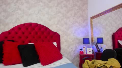 Elizabet Taylor online show from December 4, 10:37 am