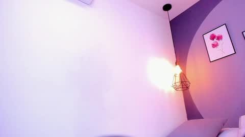 Elizabeth online show from December 16, 6:49 pm