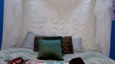 Elizabeth  online show from April 12, 11:58 am