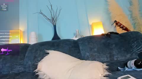 Snapshot of elizabeth_vonsweet chatting on March 1, 2:04 am Eli online show from March 1, 2:04 am