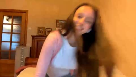 Mia online show from November 23, 11:19 am