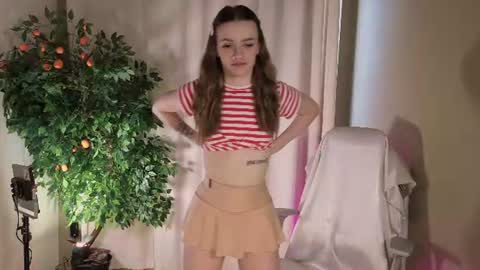 elizzza_ online show from July 4, 5:44 am