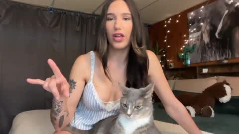 Ella online show from April 28, 2:32 pm
