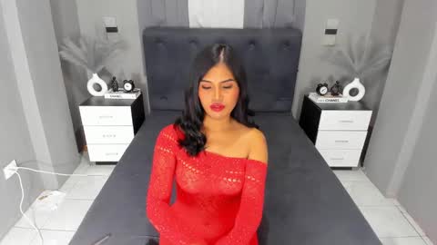 Snapshot of ella______ chatting on December 5, 6:39 pm Ella online show from December 5, 6:39 pm