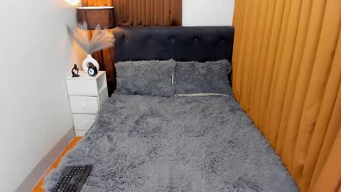 Snapshot of ella______ chatting on December 27, 4:54 pm Ella online show from December 27, 4:54 pm