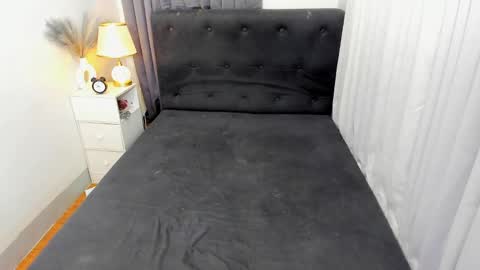 Snapshot of ella______ chatting on February 22, 2:28 am Ella online show from February 22, 2:28 am