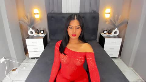 Snapshot of ella______ chatting on December 4, 6:27 am Ella online show from December 4, 6:27 am