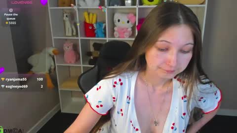 Ella online show from June 7, 6:24 pm