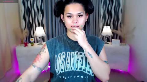 HI ITS ME ELLA online show from October 5, 8:05 pm