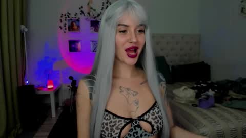 ELLA online show from December 3, 3:02 pm